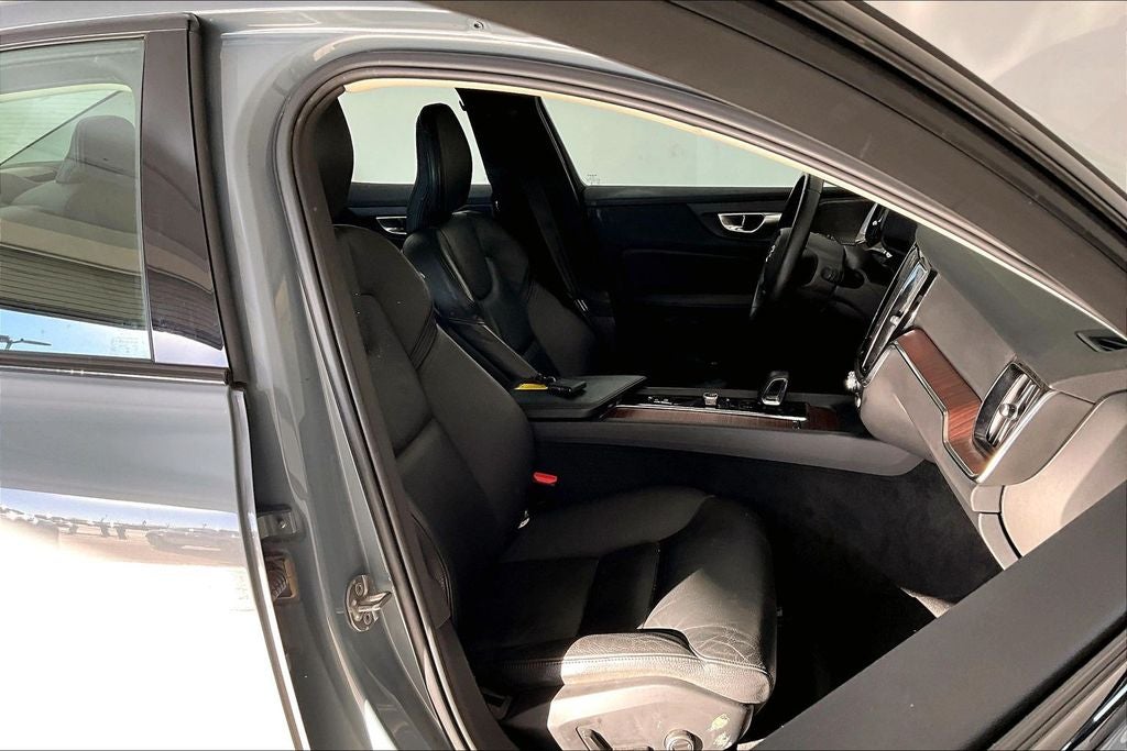 2024 Volvo S60 B5 Plus Dark Theme