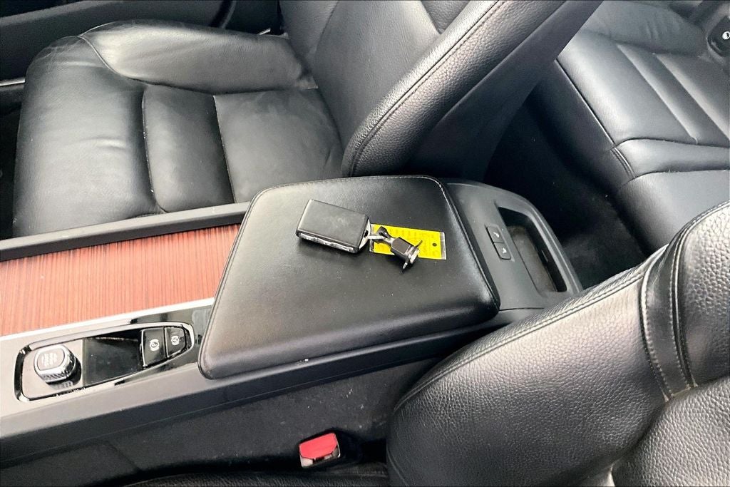 2024 Volvo S60 B5 Plus Dark Theme