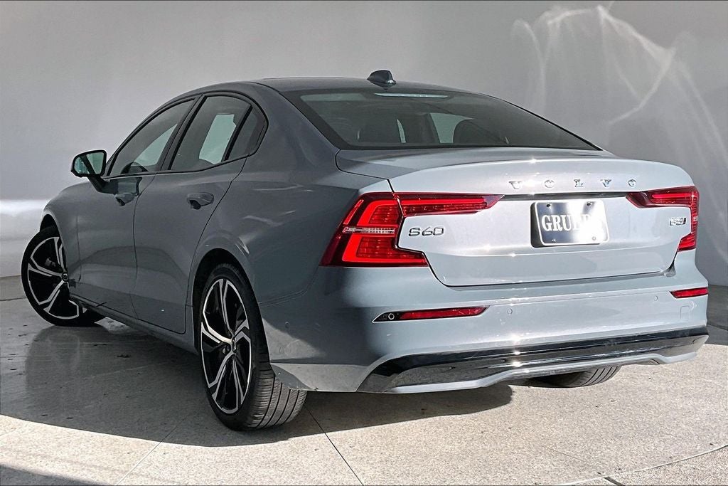 2024 Volvo S60 B5 Plus Dark Theme