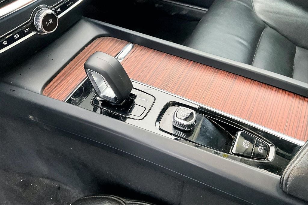 2024 Volvo S60 B5 Plus Dark Theme