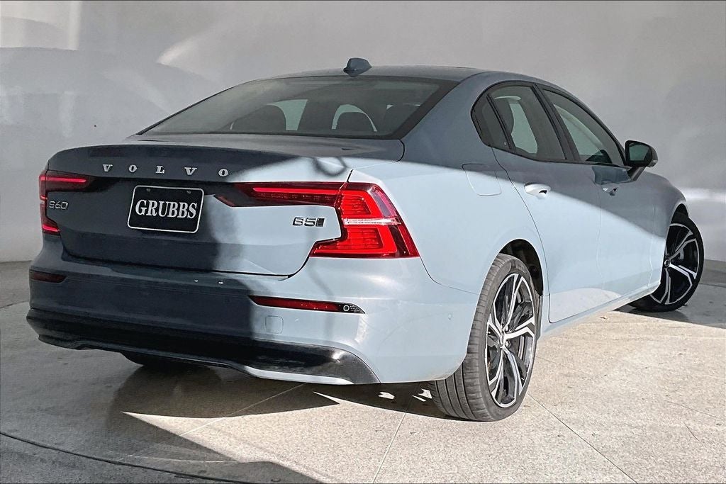 2024 Volvo S60 B5 Plus Dark Theme