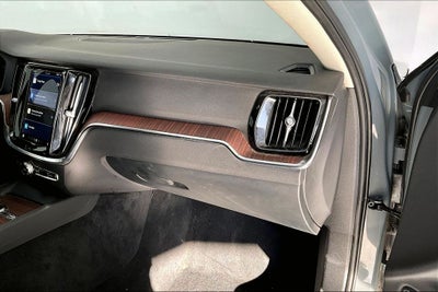 2024 Volvo S60 B5 Plus Dark Theme