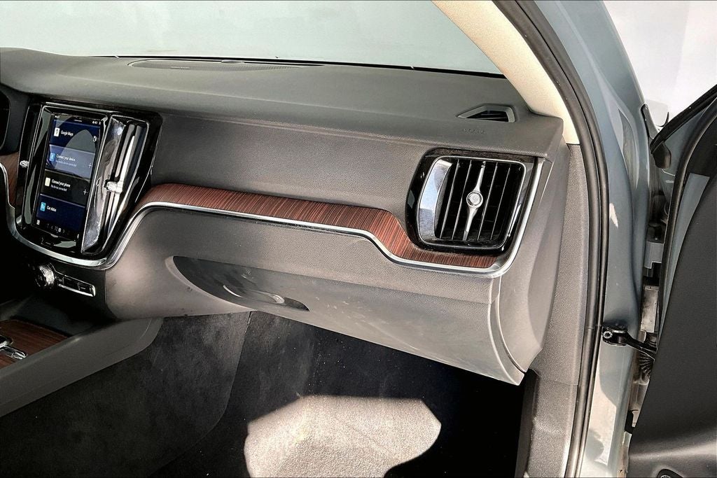 2024 Volvo S60 B5 Plus Dark Theme