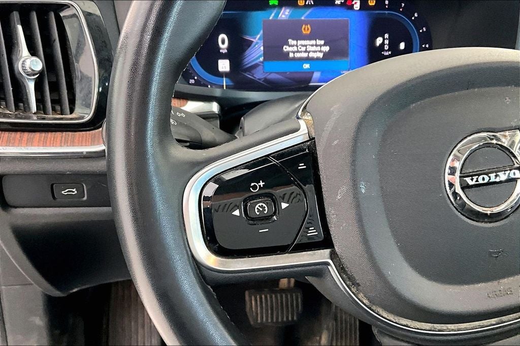 2024 Volvo S60 B5 Plus Dark Theme