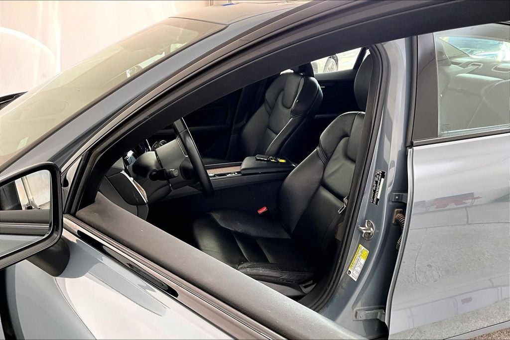 2024 Volvo S60 B5 Plus Dark Theme