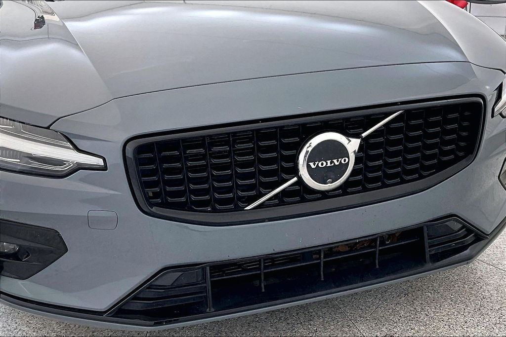 2024 Volvo S60 B5 Plus Dark Theme