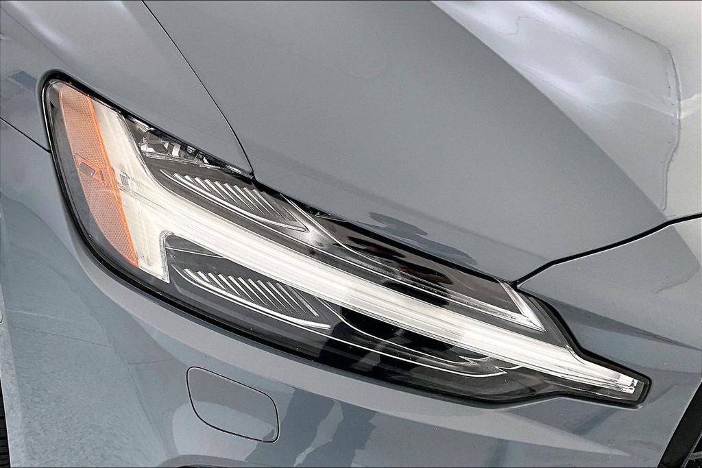 2024 Volvo S60 B5 Plus Dark Theme