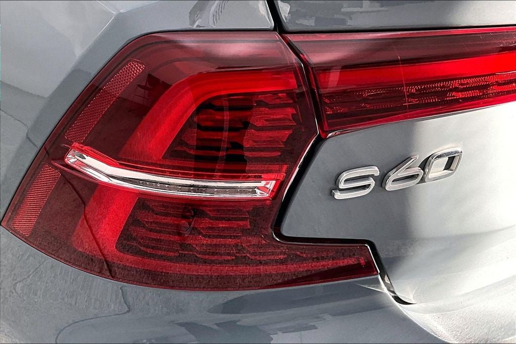 2024 Volvo S60 B5 Plus Dark Theme