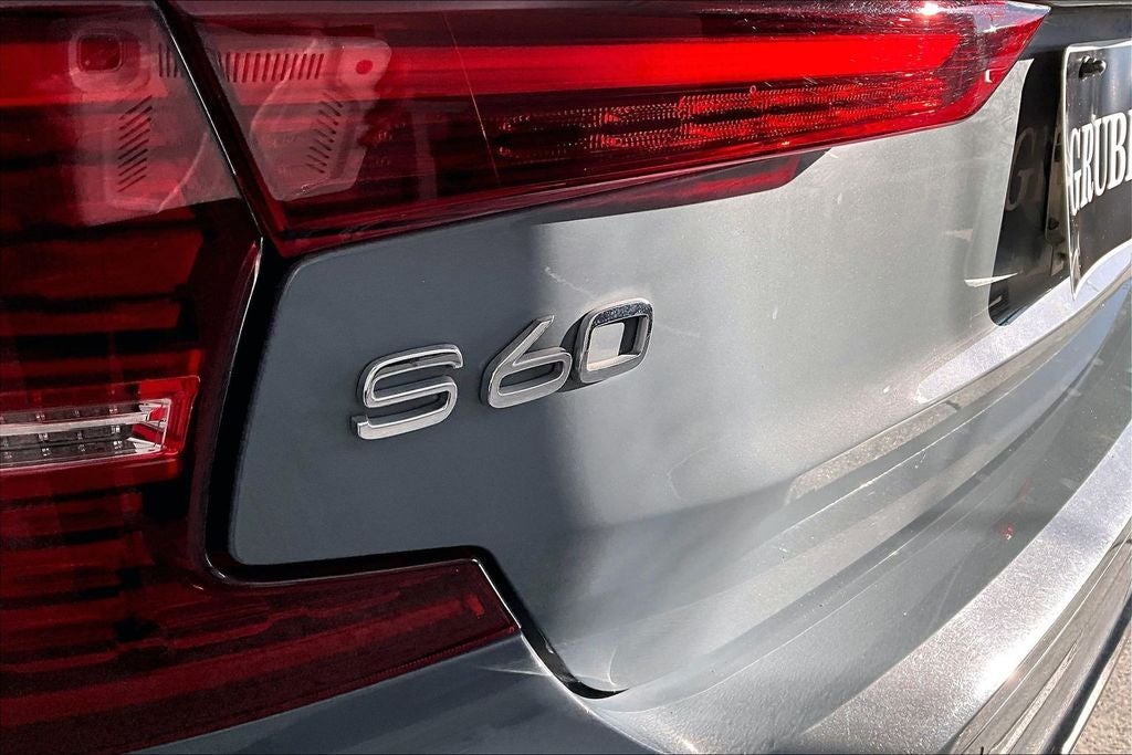 2024 Volvo S60 B5 Plus Dark Theme