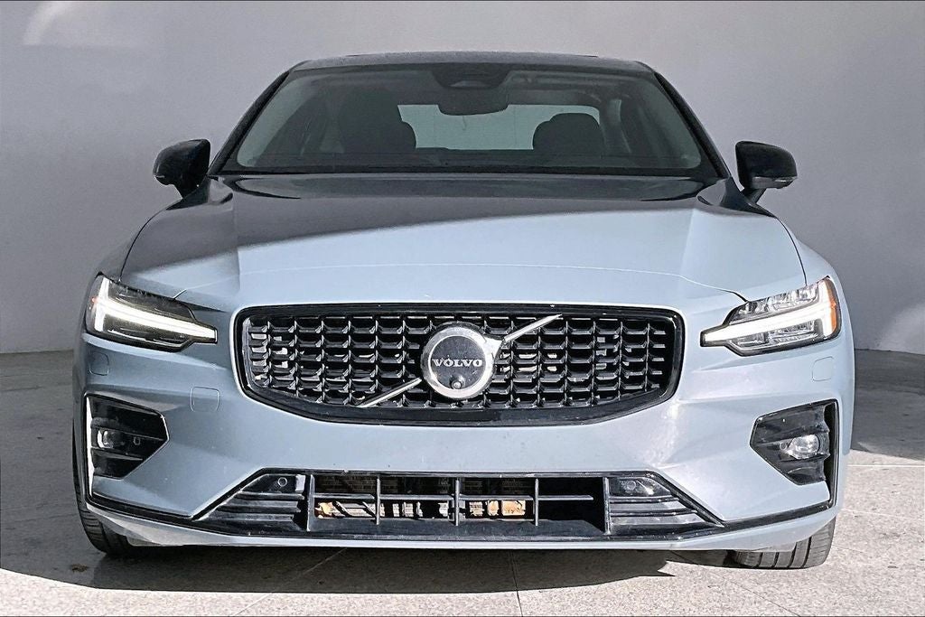 2024 Volvo S60 B5 Plus Dark Theme