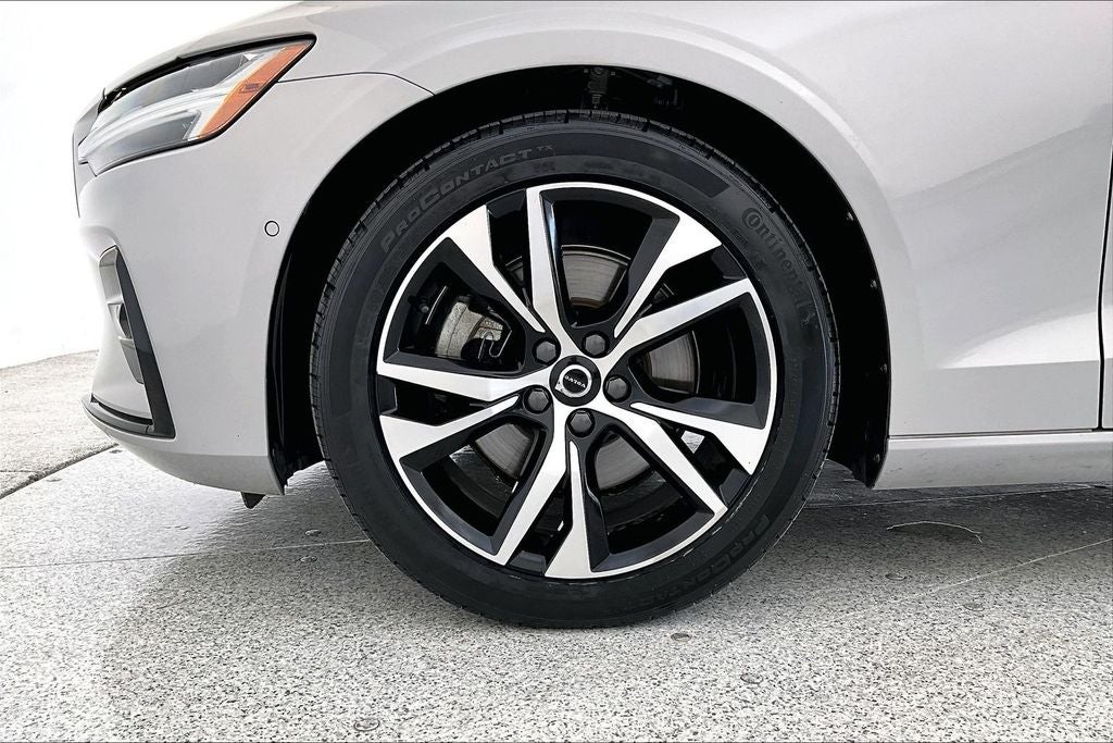 2024 Volvo S60 B5 Plus Dark Theme