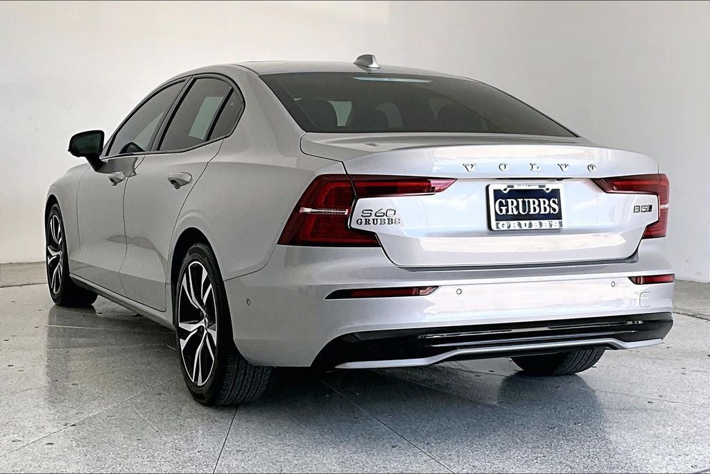 2024 Volvo S60 B5 Plus Dark Theme