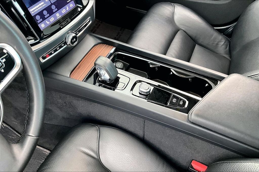 2024 Volvo S60 B5 Plus Dark Theme