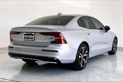 2024 Volvo S60 B5 Plus Dark Theme