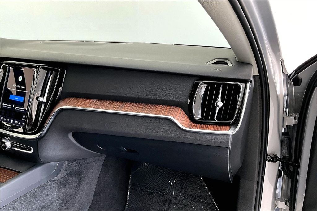 2024 Volvo S60 B5 Plus Dark Theme