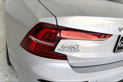 2024 Volvo S60 B5 Plus Dark Theme