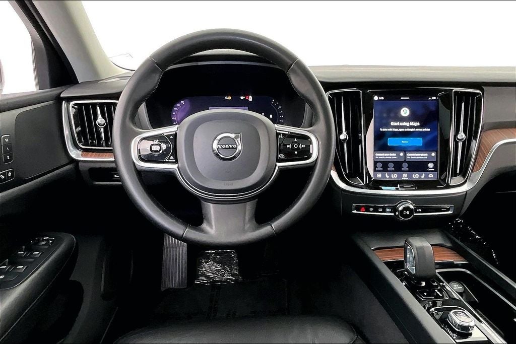 2024 Volvo S60 B5 Plus Dark Theme