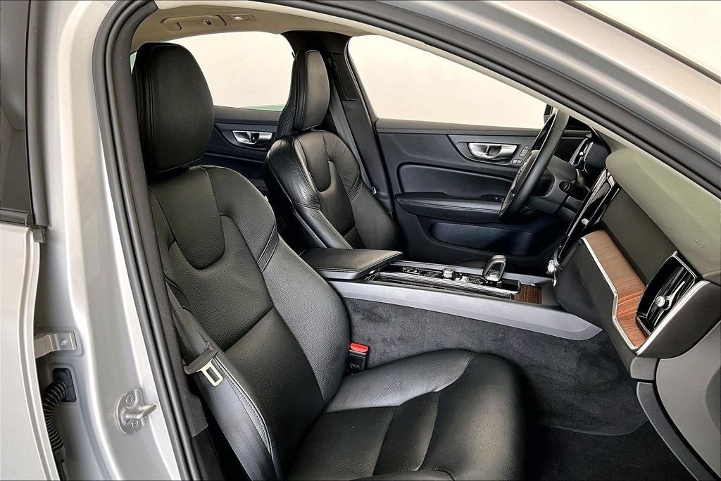 2024 Volvo S60 B5 Plus Dark Theme