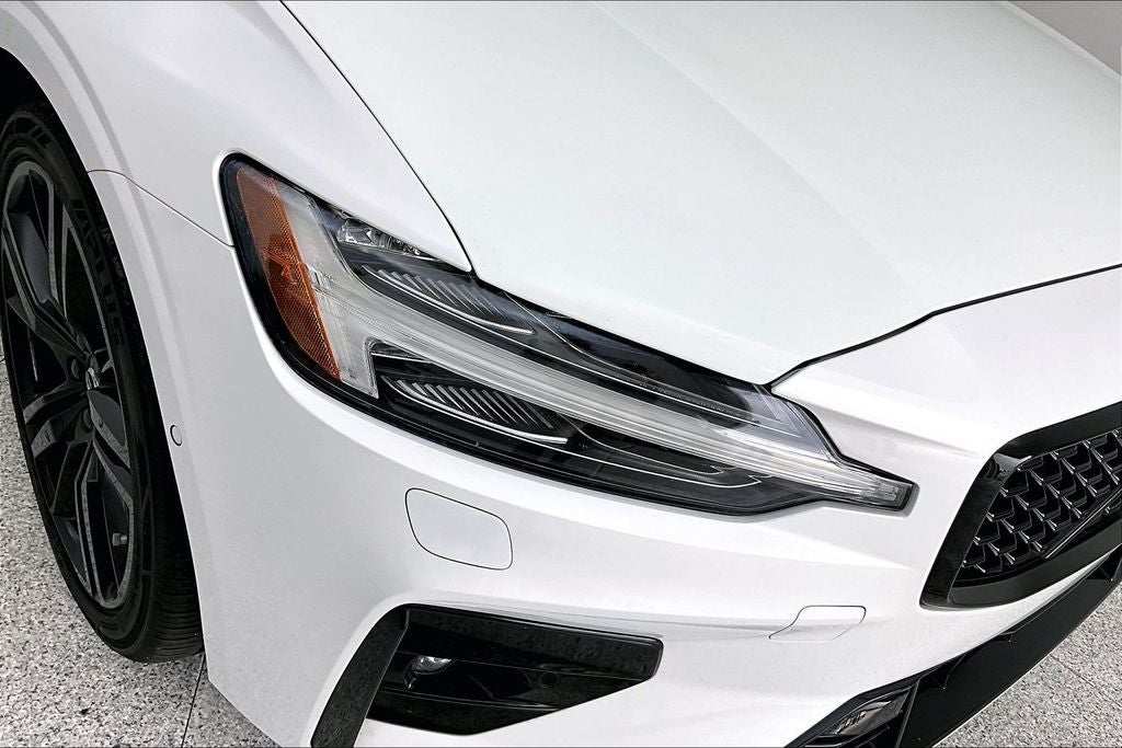 2023 Volvo S60 B5 Plus Black Edition