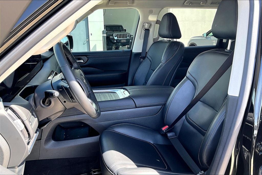 2025 Nissan Armada SV