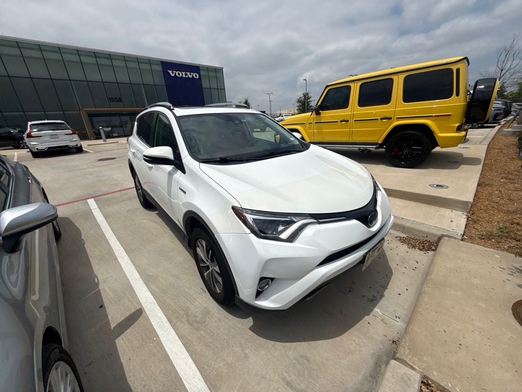 2017 Toyota RAV4 Hybrid XLE