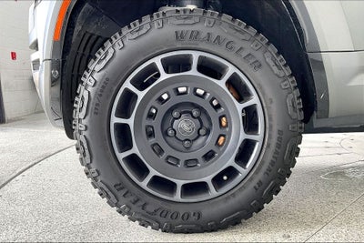 2025 Land Rover Defender 110 OCTA