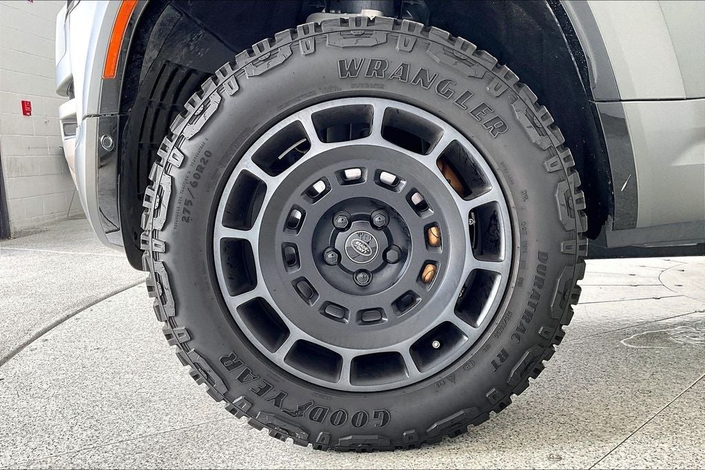 2025 Land Rover Defender 110 OCTA