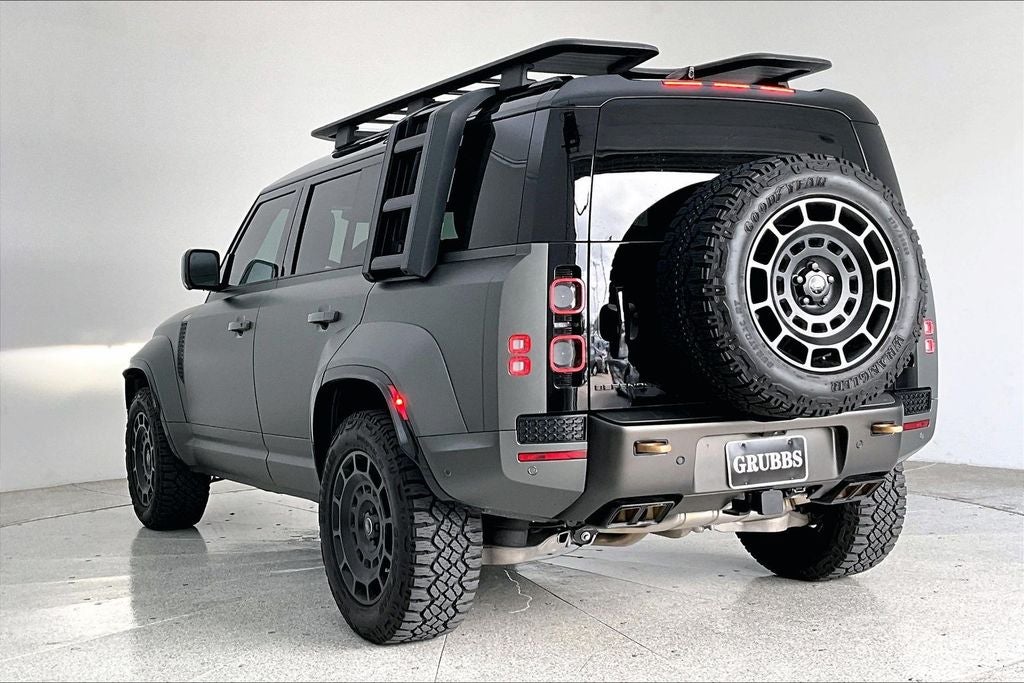2025 Land Rover Defender 110 OCTA