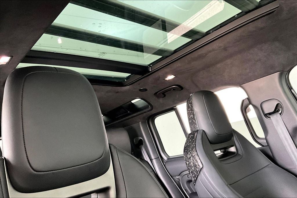 2025 Land Rover Defender 110 OCTA