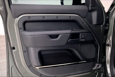 2025 Land Rover Defender 110 OCTA