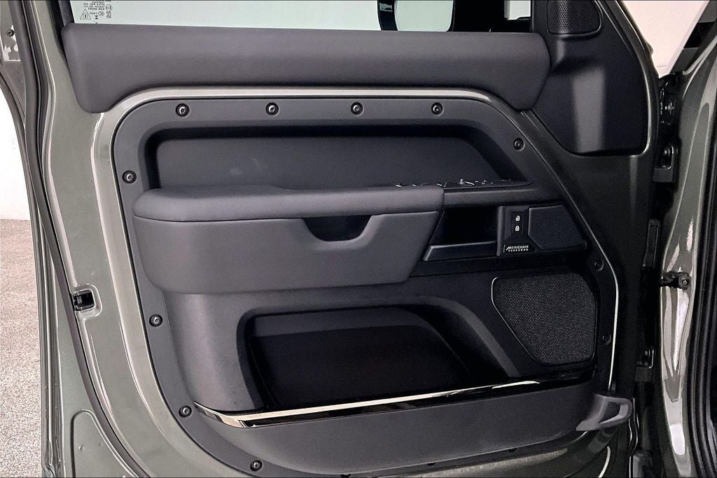 2025 Land Rover Defender 110 OCTA