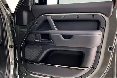 2025 Land Rover Defender 110 OCTA
