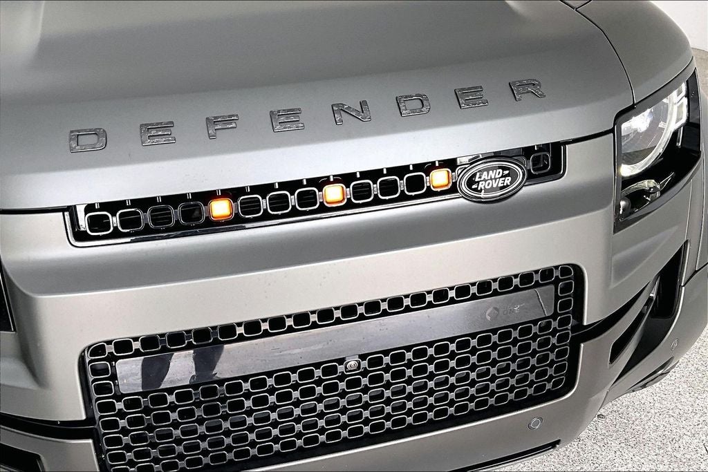 2025 Land Rover Defender 110 OCTA