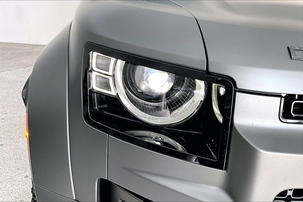 2025 Land Rover Defender 110 OCTA