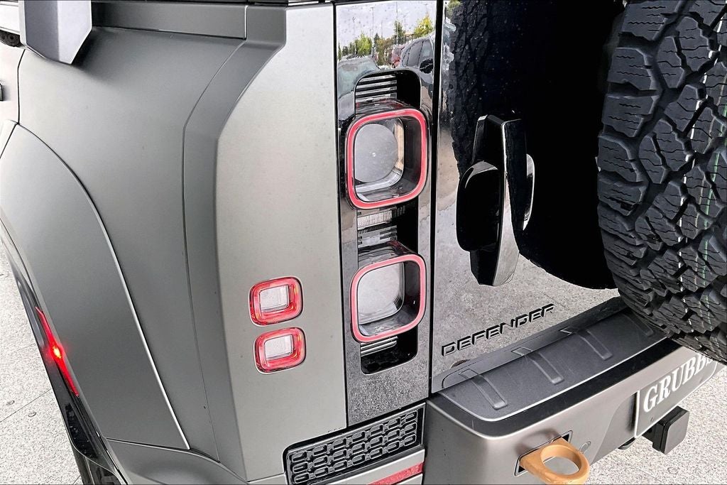 2025 Land Rover Defender 110 OCTA