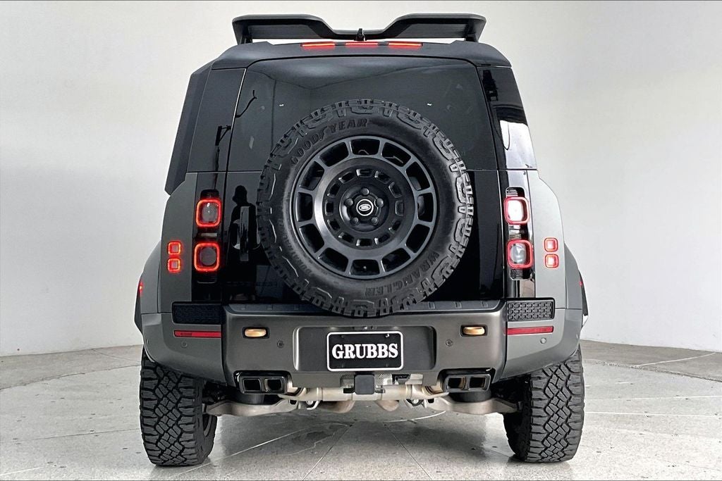 2025 Land Rover Defender 110 OCTA