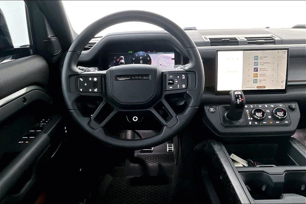 2025 Land Rover Defender 110 OCTA