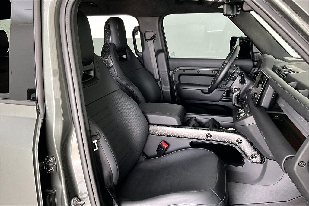 2025 Land Rover Defender 110 OCTA