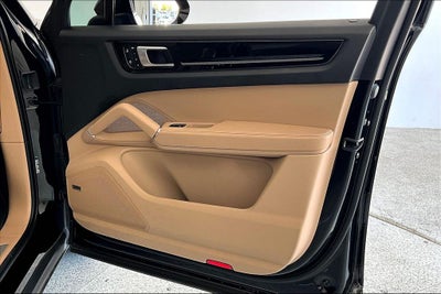2022 Porsche Cayenne Base