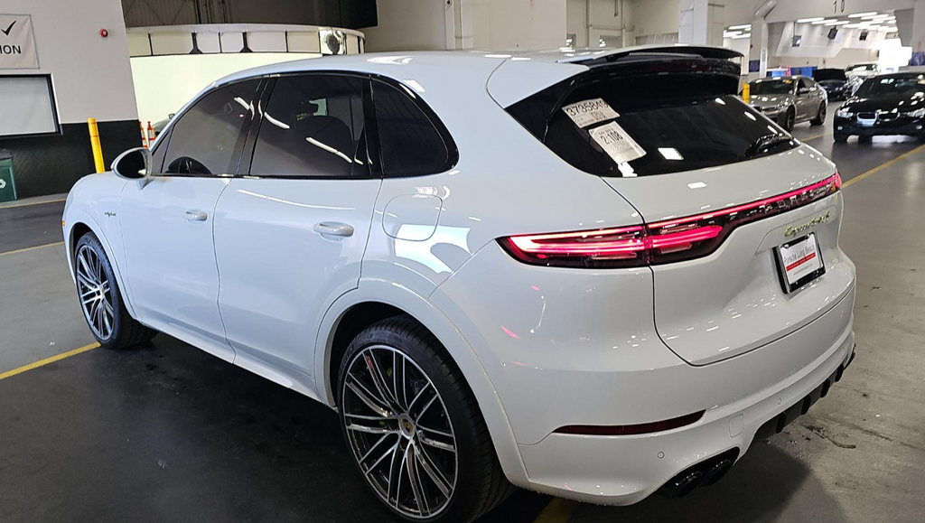 2022 Porsche Cayenne E-Hybrid Turbo S