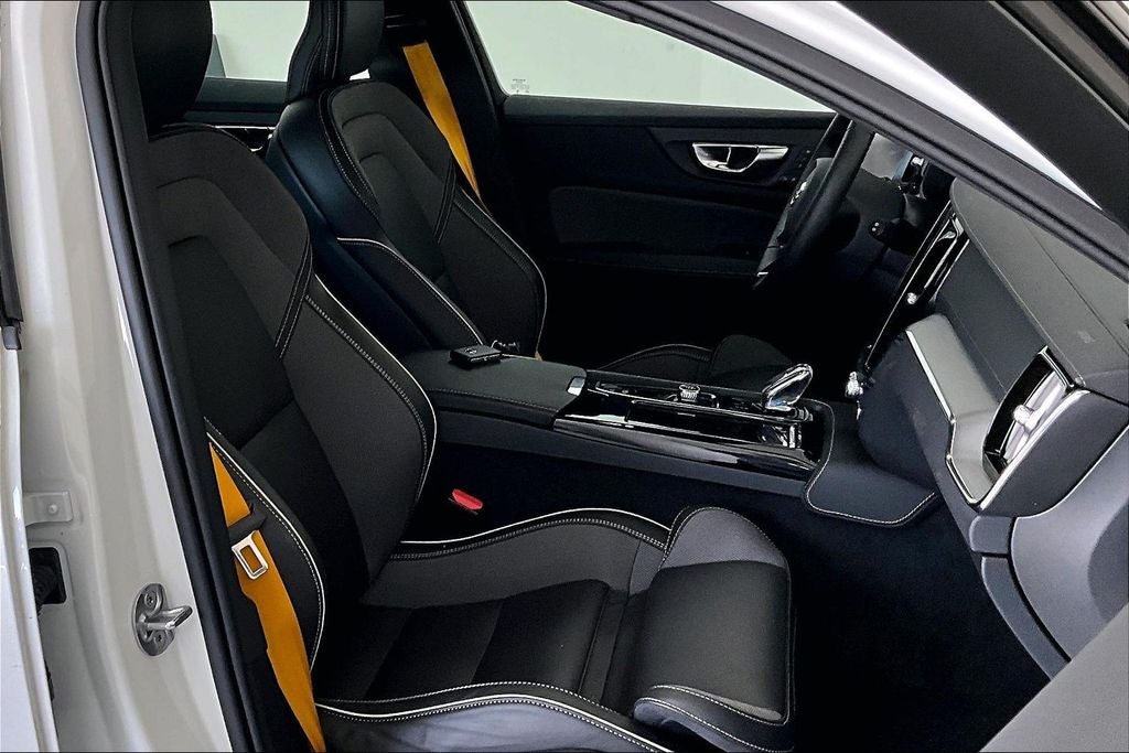 2024 Volvo V60 Recharge Plug-In Hybrid T8 Polestar