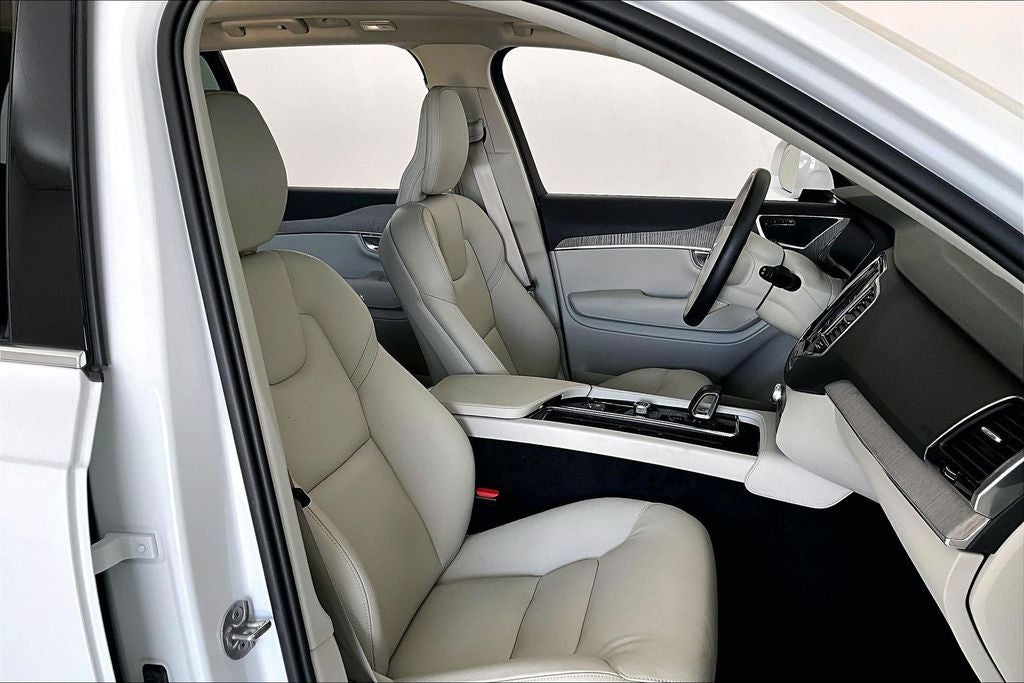 2025 Volvo XC90 B6 Plus 6-Seater