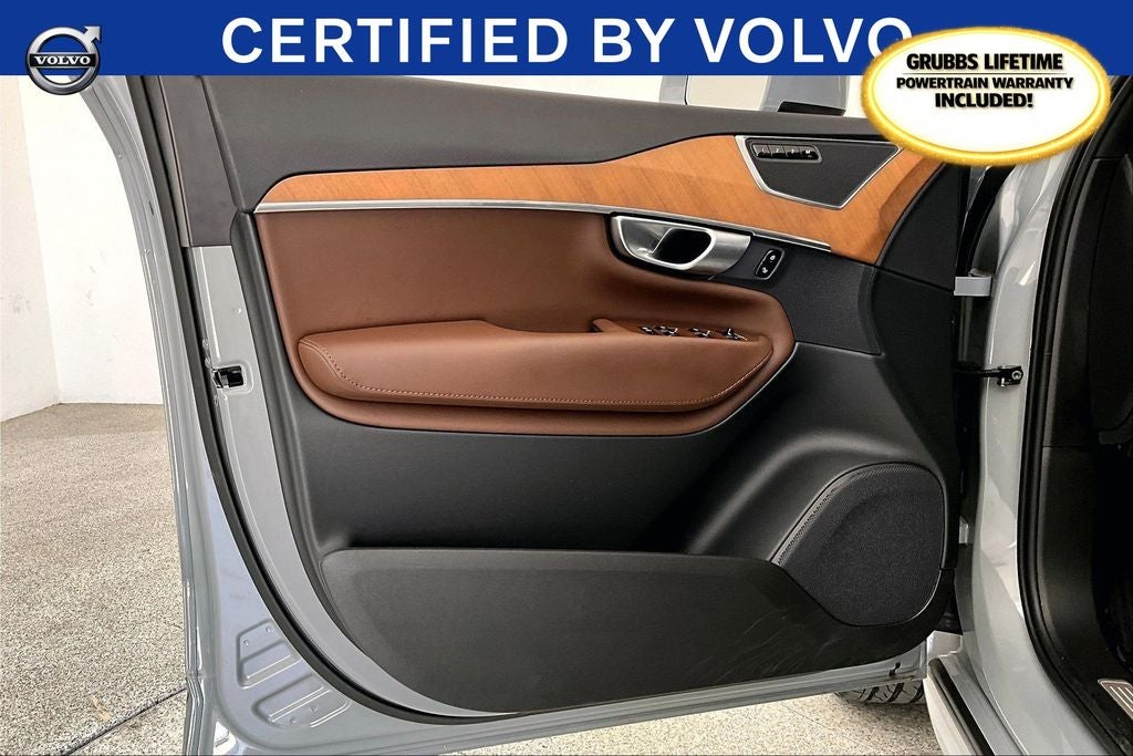 2024 Volvo XC90 B6 Plus Bright Theme