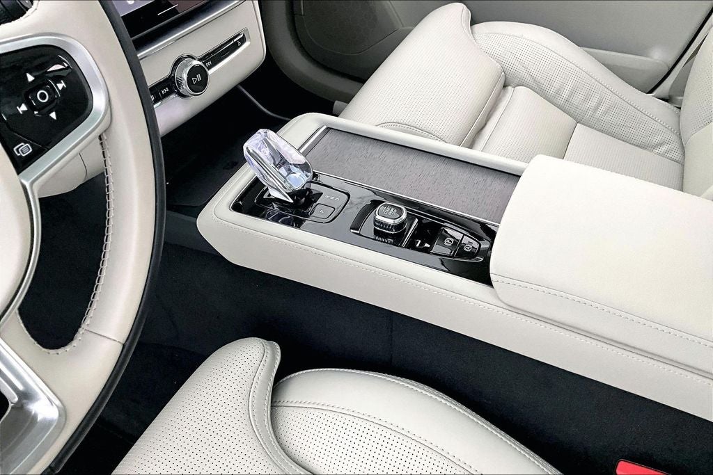 2025 Volvo XC90 B6 Ultra 2025.5