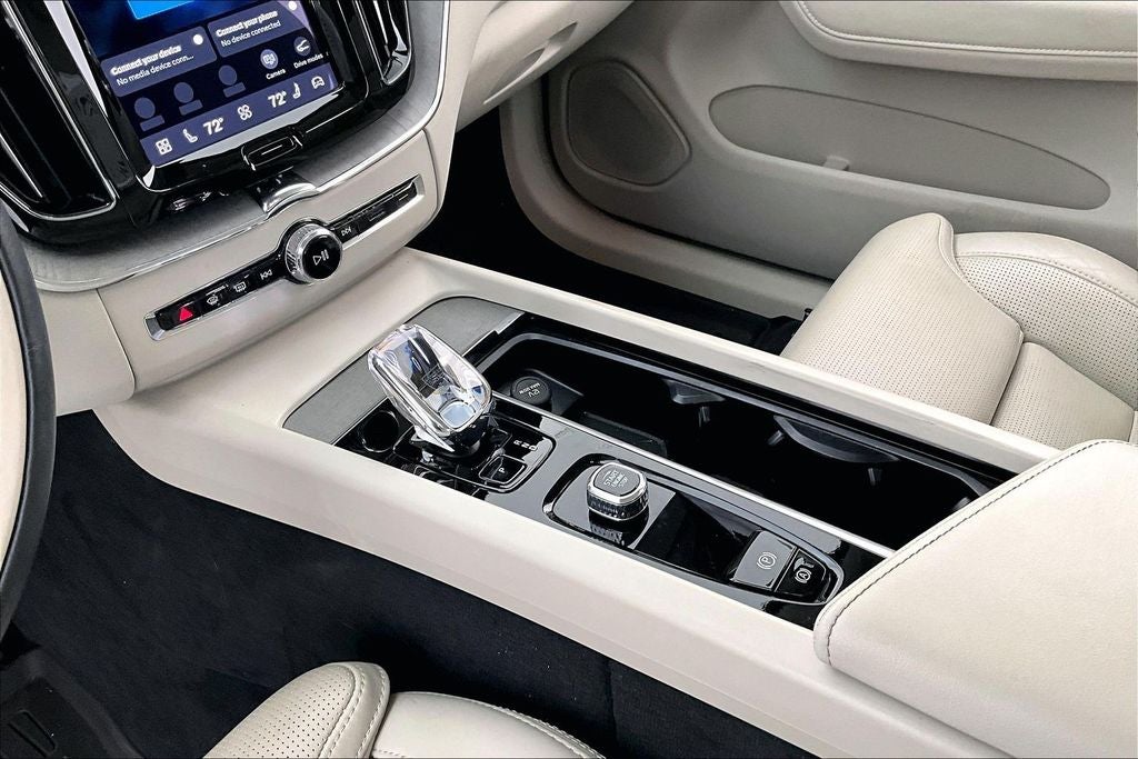 2023 Volvo XC60 B6 Ultimate Bright Theme