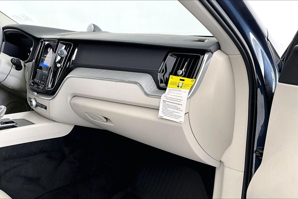2023 Volvo XC60 B6 Ultimate Bright Theme