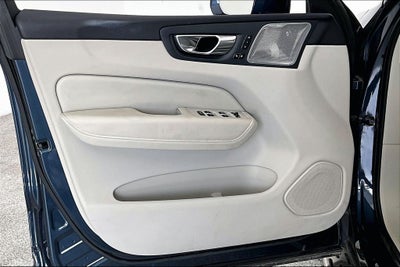 2023 Volvo XC60 B6 Ultimate Bright Theme