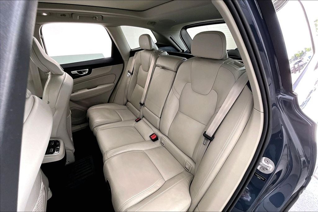 2023 Volvo XC60 B6 Ultimate Bright Theme