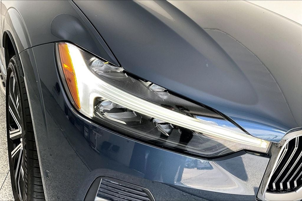 2023 Volvo XC60 B6 Ultimate Bright Theme