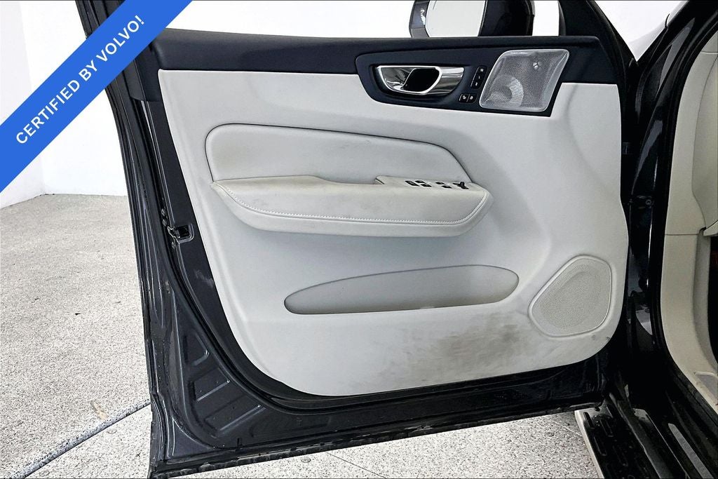 2023 Volvo XC60 B6 Ultimate Bright Theme